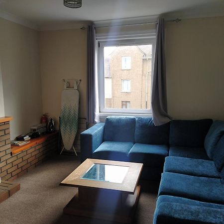 Self Catering 2 Bedroom Flat, Frequent Buses, 1-Minute Walk To Bus Stop, 20 Minutes To City Center エディンバラ エクステリア 写真