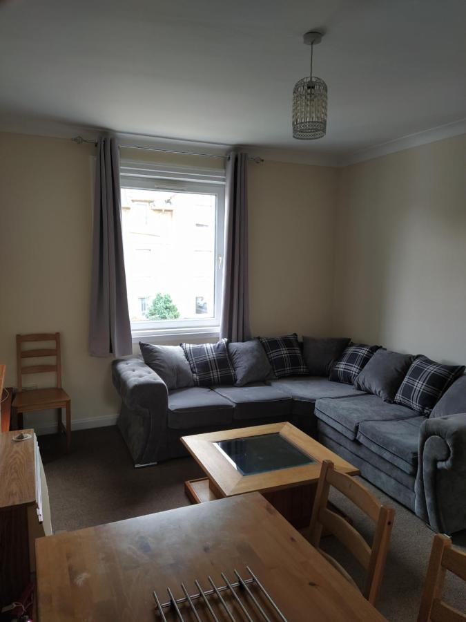Self Catering 2 Bedroom Flat, Frequent Buses, 1-Minute Walk To Bus Stop, 20 Minutes To City Center エディンバラ エクステリア 写真