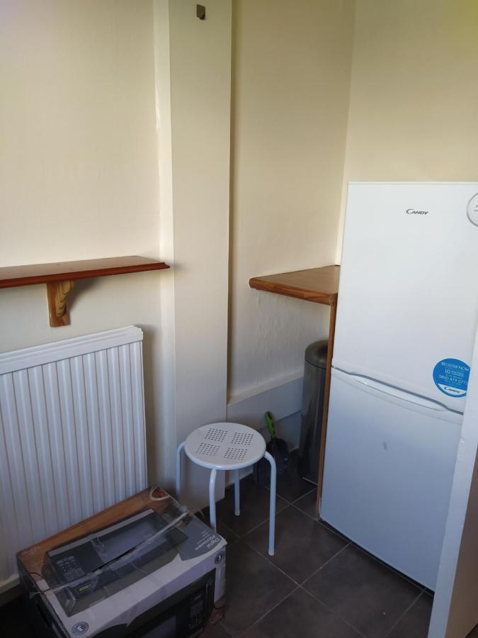 Self Catering 2 Bedroom Flat, Frequent Buses, 1-Minute Walk To Bus Stop, 20 Minutes To City Center エディンバラ エクステリア 写真