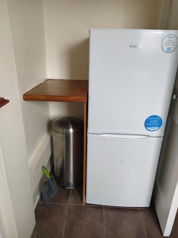 Self Catering 2 Bedroom Flat, Frequent Buses, 1-Minute Walk To Bus Stop, 20 Minutes To City Center エディンバラ エクステリア 写真