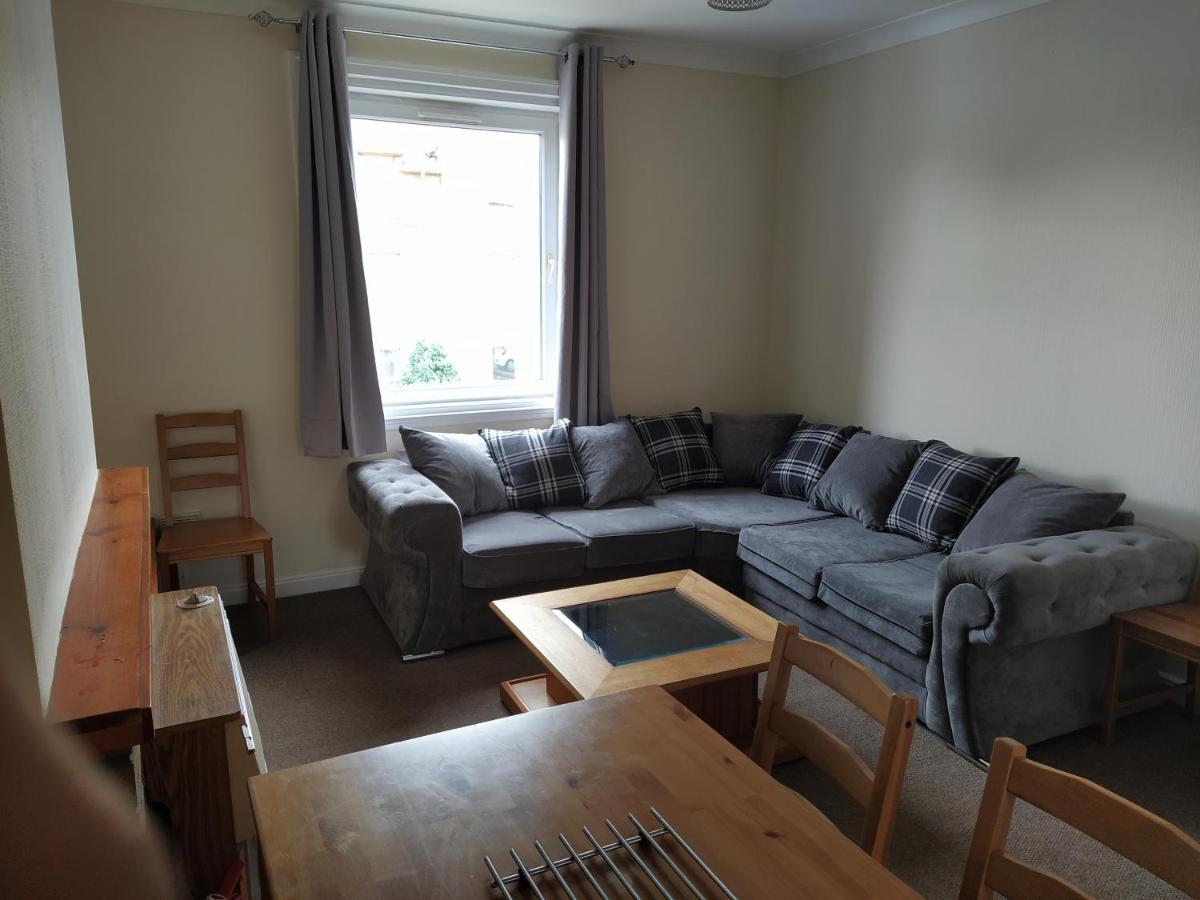 Self Catering 2 Bedroom Flat, Frequent Buses, 1-Minute Walk To Bus Stop, 20 Minutes To City Center エディンバラ エクステリア 写真